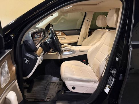 Used 2021 Mercedes-Benz GLS 450 4MATIC image 10