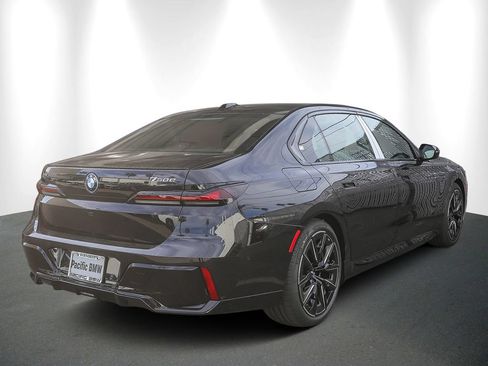 Used 2026 BMW 750e xDrive AWD/4WD image 6