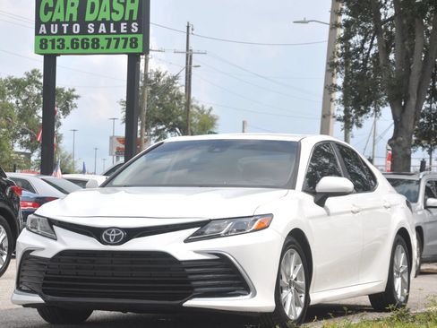 Used 2021 Toyota Camry LE FWD image 4
