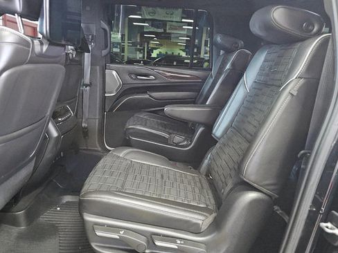 Used 2021 Cadillac Escalade ESV Sport Platinum AWD/4WD image 9