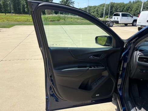 Used 2022 Chevrolet Equinox Premier AWD/4WD image 10