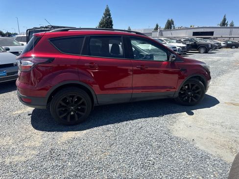 Used 2017 Ford Escape Titanium FWD image 4