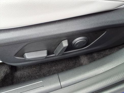 Used 2025 Hyundai Elantra Limited w/ Cargo Package image 11