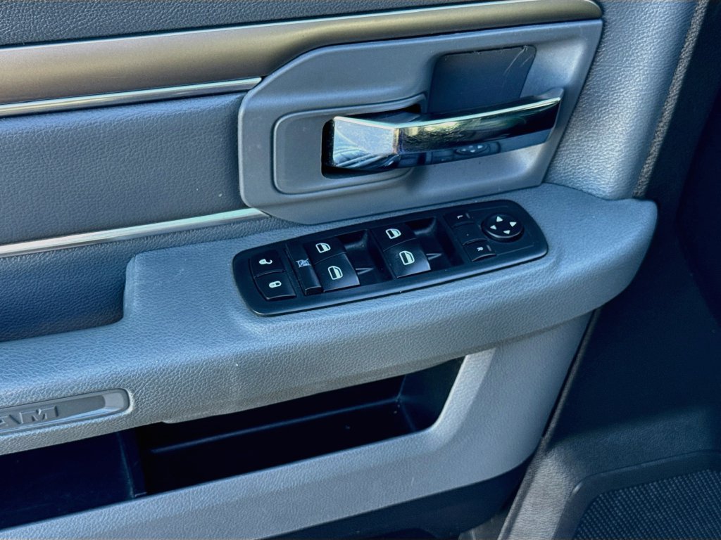 Used 2017 RAM 1500 Classic SLT AWD/4WD image 17