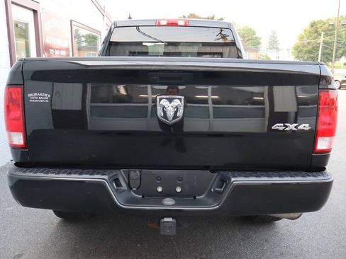 Used 2019 RAM 1500 Express w/ Express Value Package AWD/4WD image 3