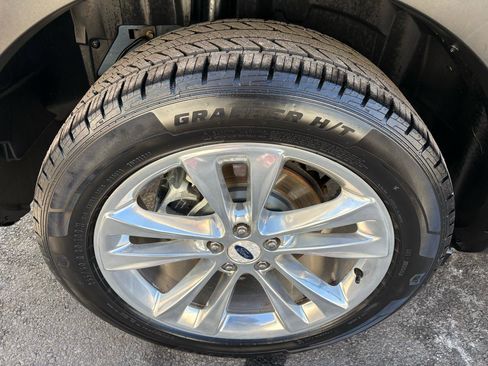 Used 2018 Ford Explorer XLT w/ Equipment Group 202A image 12