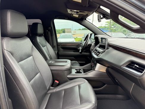 Used 2022 Chevrolet Suburban LT RWD image 12