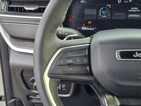 Used 2024 Jeep Grand Cherokee Limited w/ Black Appearance Package image 31