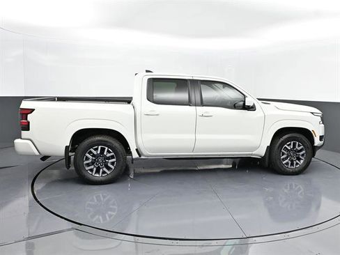 Used 2025 Nissan Frontier SL image 23