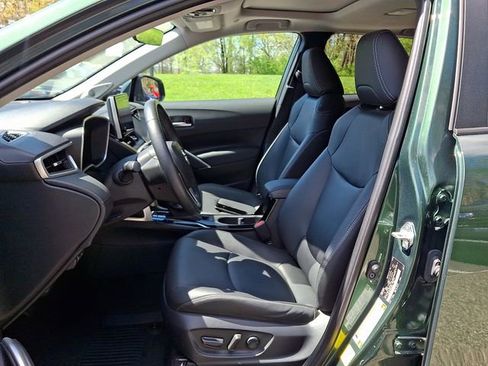 Used 2023 Toyota Corolla Cross XLE w/ Convenience Package image 13