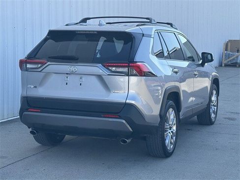 Used 2020 Toyota RAV4 Limited image 4
