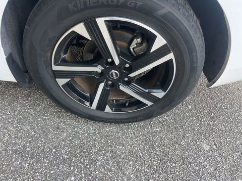 Used 2024 Nissan Sentra SV FWD image 29