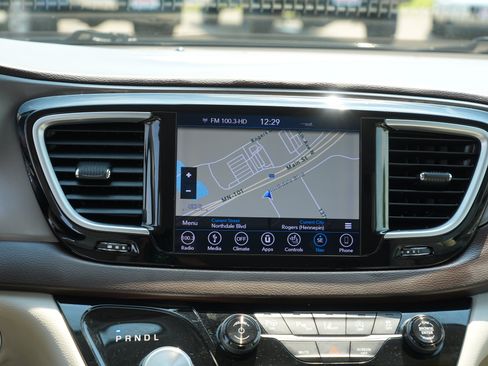 Used 2018 Chrysler Pacifica Touring-L Plus w/ Advanced Safetytec Group FWD image 22