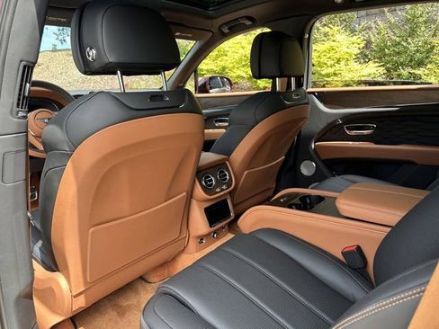 New 2024 Bentley Bentayga image 31