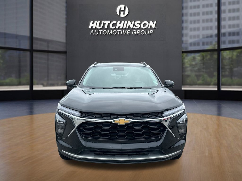 Used 2025 Chevrolet Trax LT w/ LT Convenience Package FWD image 2