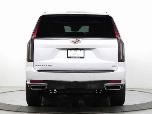 Used 2022 Cadillac Escalade Premium Luxury Platinum image 5