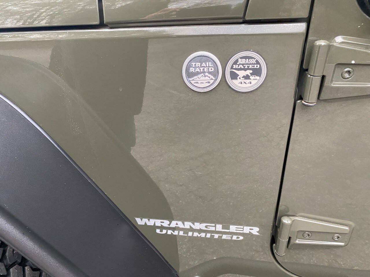 Used 2015 Jeep Wrangler Unlimited Rubicon AWD/4WD image 13