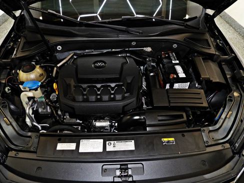 Used 2018 Volkswagen Passat 2.0T R-Line w/ R-Line Lighting Package image 22
