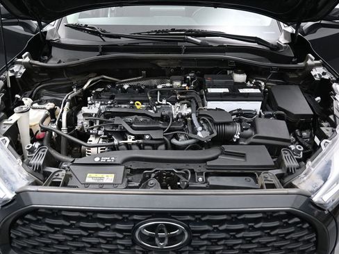 Certified 2024 Toyota Corolla Cross LE image 35