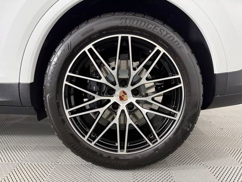 Certified 2026 Porsche Cayenne AWD/4WD image 11