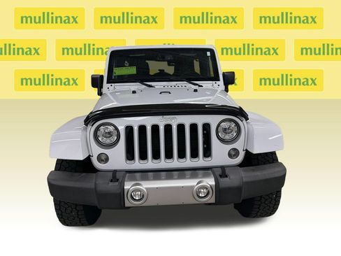 Used 2018 Jeep Wrangler Unlimited Sahara w/ Connectivity Group AWD/4WD image 14
