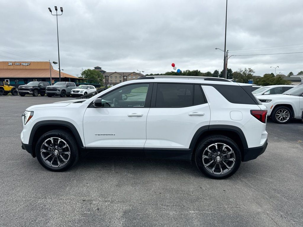Used 2025 GMC Terrain Elevation w/ Elevation Premium Package AWD/4WD image 11