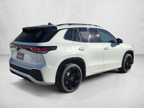 New 2026 Volkswagen Tiguan SE R-Line image 2