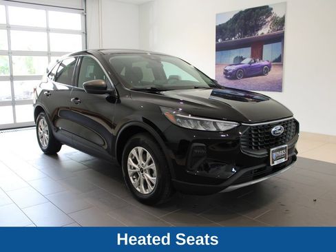 Used 2023 Ford Escape Active AWD/4WD image 2