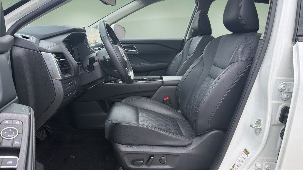 Certified 2024 Nissan Rogue Platinum w/ Platinum Premium Package AWD/4WD image 19