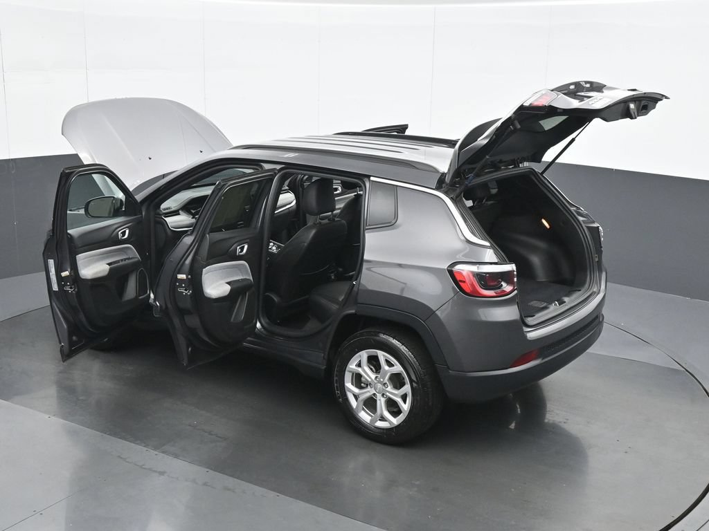 Used 2024 Jeep Compass Latitude AWD/4WD image 38