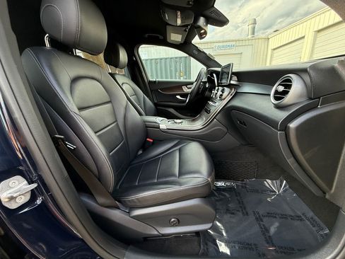 Used 2018 Mercedes-Benz GLC 300 4MATIC w/ Premium Package image 25
