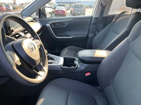 Used 2022 Toyota RAV4 LE AWD/4WD image 8