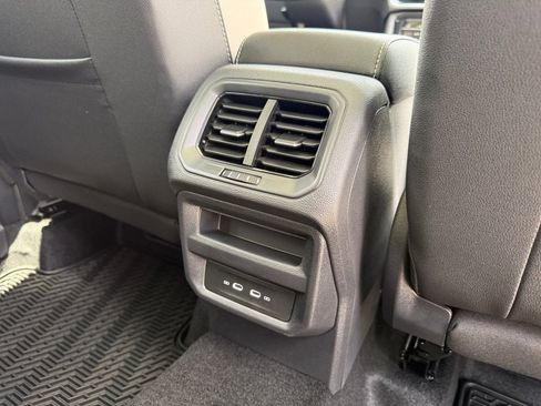 New 2026 Volkswagen Taos SE AWD/4WD image 29