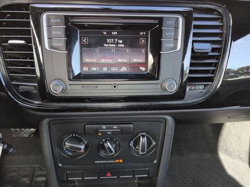 Used 2019 Volkswagen Beetle S image 14