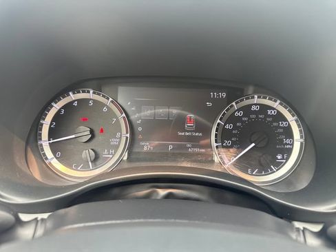 Used 2023 Toyota Highlander XLE AWD/4WD image 19