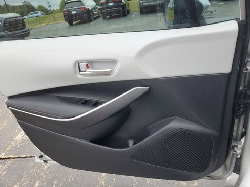 Used 2025 Toyota Corolla SE image 29