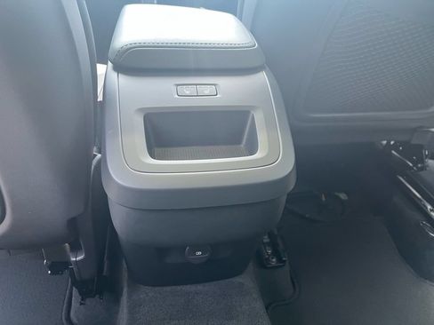 Certified 2025 Volvo XC60 B5 Core AWD/4WD image 23