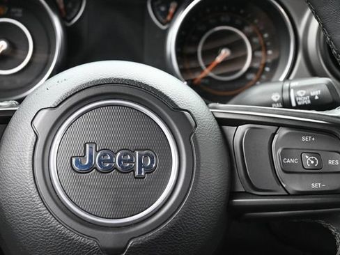 Used 2022 Jeep Gladiator Sport AWD/4WD image 29