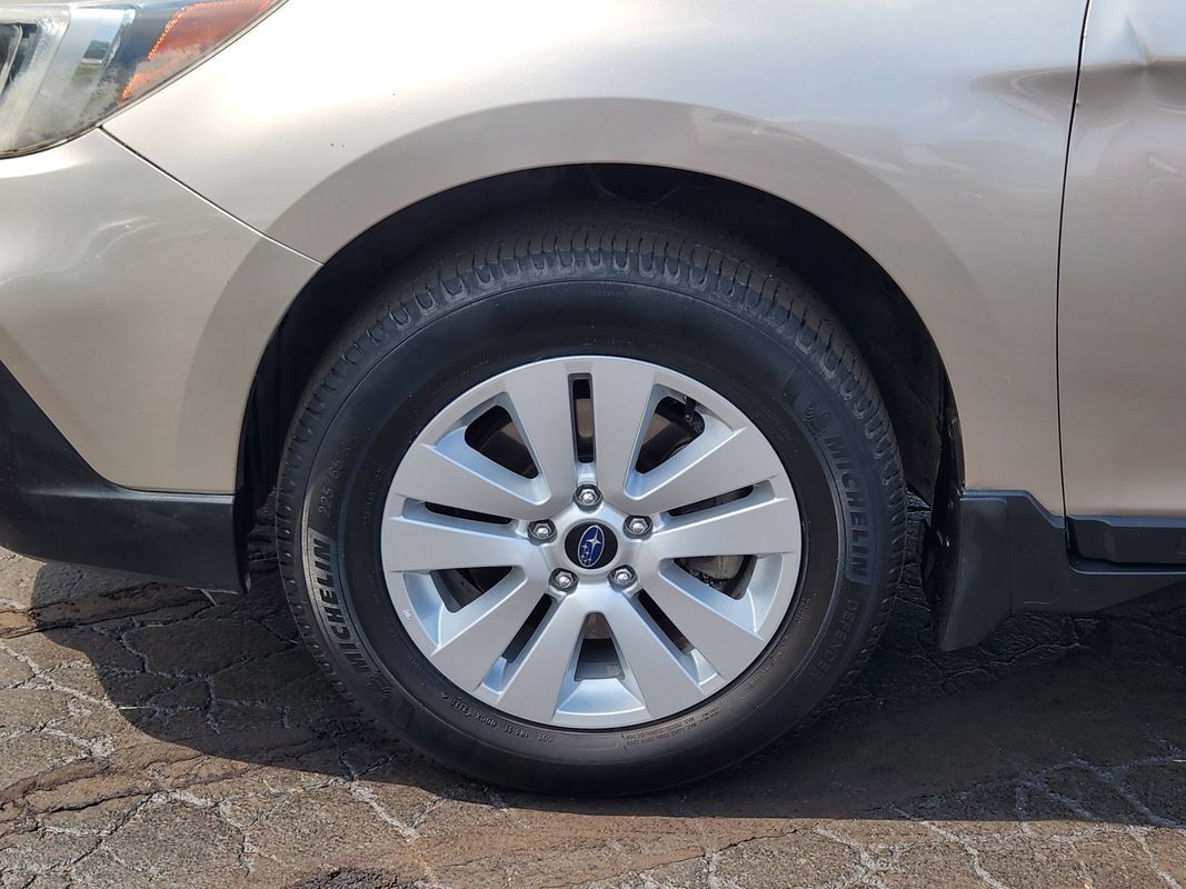 Used 2018 Subaru Outback 2.5i Premium AWD/4WD image 14
