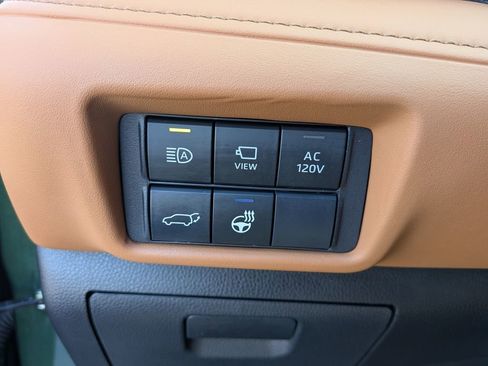 Certified 2025 Toyota Highlander Platinum image 13