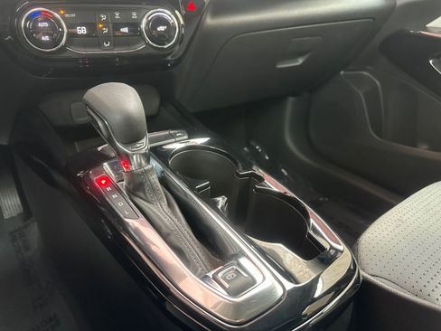 Used 2025 Chevrolet Trax LT image 39