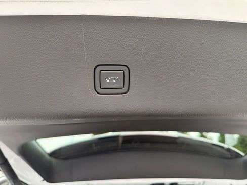 Used 2023 Chevrolet Traverse LT FWD image 31