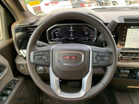 Used 2025 GMC Sierra 1500 SLE w/ Preferred Package image 12