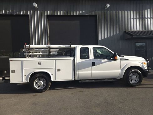 Used 2014 Ford F250 XL w/ Power Equipment Group image 5