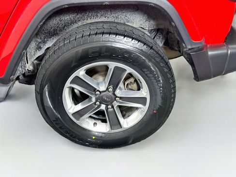Used 2021 Jeep Wrangler Unlimited Sahara AWD/4WD image 11