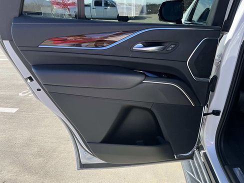 Used 2021 Cadillac Escalade Premium Luxury w/ Performance Package image 18