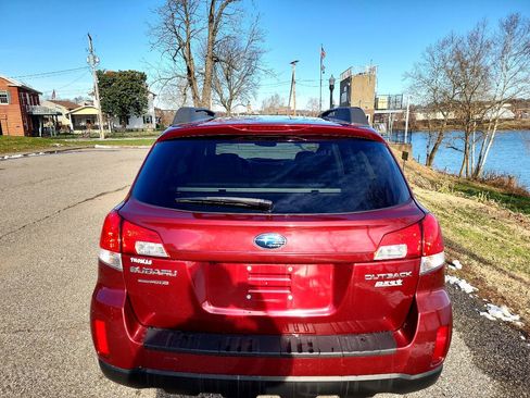 Used 2011 Subaru Outback 2.5i Premium image 4