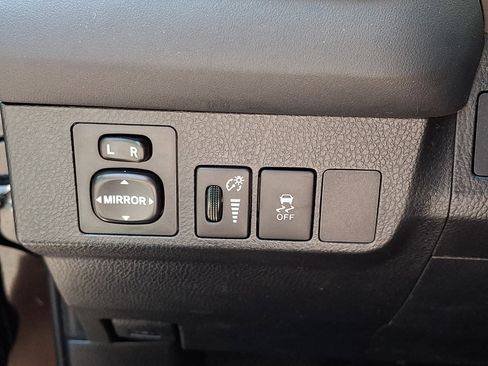 Used 2014 Toyota RAV4 LE FWD image 23