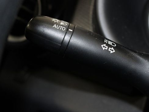 Used 2018 Nissan Kicks SV image 21