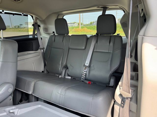 Used 2013 Volkswagen Routan SE FWD image 9